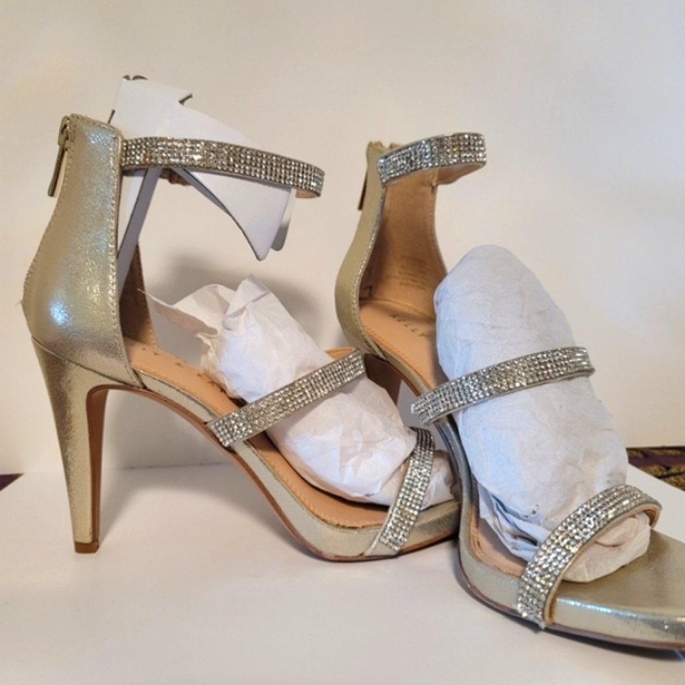 Kelly & Kate sandals stunning